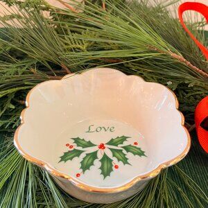 Lenox Holiday Bowl 'Love' Berries and Holly - Retired Pattern 1992